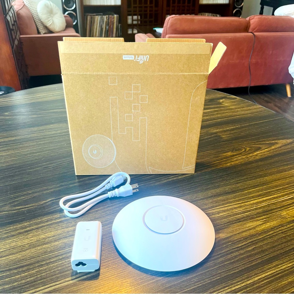 UBIQUITI UniFi AC Pro Wi-Fi Network Access Point. New in Box.